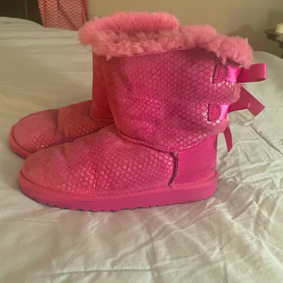 Pink Bow UGG’s - Picture 3 of 3